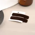 Pinza de pelo rectangular de terciopelo marrón para mujer, pasador vintage elegante. - Una Pieza / Café Oscuro