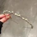 Serre-tête fin en métal avec perles et strass, style féerique élégant pour femmes. - Perle Fleur de Prunier / Or