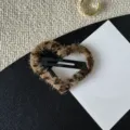 Pinza de pelo corazon felpa leopardo horquilla suave bonita flequillo para mujer - Corazón / Café Oscuro