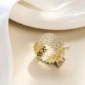 Pequeño pinche para el pelo dorado con diamantes de imitación para peinados elegantes. - Estrás Hueco Dorado