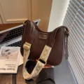 Dunkelbraune PU Leder Umhängetasche mit Ethno Muster Riemen Modische Freizeittasche - Kaffeebraun