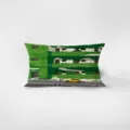 Vista dettagliata del cuscino artistico in velluto verde con design di edificio. - Motivo Bifacciale 30x50cm (Fodera Senza Imbottitura) / Modello Verde 2