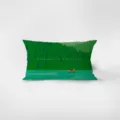 Vista dettagliata del cuscino decorativo rettangolare in velluto verde con stampa foresta. - Motivo Bifacciale 30x50cm (Fodera Senza Imbottitura) / Modello Verde 4