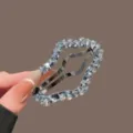 Pince à cheveux cristal étincelante accessoire élégant pince latérale florale pour femmes mode. - Nuage / Bleu