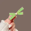 Elegante horquilla de lazo con pedrería verde y perla para peinados elegantes de diario. - Verde Diamante Triturado Perla