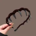Diadema ondulada de terciopelo marrón estilo coreano con dientes banda antideslizante cara - Café Oscuro