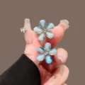 Mini pinzas de pelo de camelia azul con pedreria bonito accesorio de peinado floral variante - Azul Flor Sola