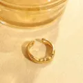 Anillo abierto dorada minimalista de doble línea, elegante joyería de aleación para la moda diaria. - Dorado Hueco Irregular
