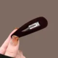 Braune Samt Haarklammer, süße Klick-Haarspange für Damen, schicker Herbst- und Winter-Stil. - Wassertropfen BB-Clip / Dunkelbraun