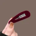 Dunkelrote Samt Haarklammer für Damen, stilvolles Clip Haaraccessoire für Herbst und Winter. - Wassertropfen BB-Clip / Rot
