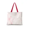 Gros plan détaillé du sac cabas en toile à motif marbre rose et blanc avec anses rouges. - Abstrait Littéraire Horizontal 05 [Sangle Rouge]