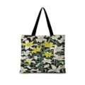 Vue détaillée du motif de lys artistique et du matériau en toile durable de cet élégant sac cabas. - Lys Ligne Horizontal 01 (Sangle Noire)