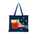 Dettaglio borsa shopper in tela con stampa grafica e spallacci per uso quotidiano casual. - Dopamina Orizzontale Piatta 03 (Cinturino Blu)