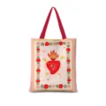 Détail de sac cabas en toile rose avec un superbe motif de cœur sacré et anses rouges. - Romantisme Vertical 04 - Sangle Rouge