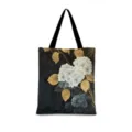 Vue détaillée du sac cabas en toile avec motif floral noir et or élégant, utilisation. - Version Verticale 02 (Sangle Noire) / Coton Lin Impression Double Face Fermeture Éclair Poche Intérieure / Noir