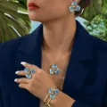 Luxe blauwe geëmailleerde bloemen sieradenset oorbellen ketting armband ring dames. - Hemelsblauw