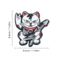 Gros plan détail pin's métal chat rock, accessoire guitare style punk unique - Chat 4