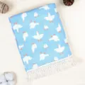 Doppelagige Baumwoll-Gaze Babydecke mit süßem Entenmuster und Fransen für den Sommerwagen. - Weiße Gans