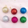 Primer plano detallado de varios adornos de bolas de Navidad con purpurina y cuerdas. - Multicolor / Juego de 6