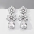 Prachtige zilverkleurige oorbellen met schitterende zirconia druppelstenen voor dames. - Zilver