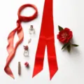 Bandeau en satin strass rouge, accessoire de cheveux élégant pour le printemps. - Rouge