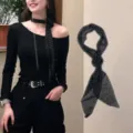 Y2K stijl zwarte polkadot dunne sjaal met elegante roos bloem detail, mooie nek lint. - Stip met Roos