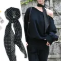 Chique zwart-witte stippen zijden sjaal voor dames, veelzijdig halslint en modieus accessoire. - Stippen