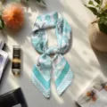Elegantes florales Seidentuch für Damen, stilvolles grün-weißes Halstuch für schicke Outfits. - 4 Auswahl nach Bild