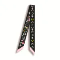 Foulard étroit en soie noire avec extrémités roses et imprimés de style designer classique. - Style 7