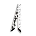 Elegante zwart-witte smal twilly sjaal met chique camelia- en letterpatronen voor dames. - Stijl 1