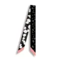 Chique zwart-witte twilly zijden sjaal voor dames met bloemen- en monogrampatronen. - Stijl 2