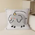 Vista dettagliata del cuscino con elefante carino sul divano, morbido tessuto decorativo. - Stampa Bifacciale 35x35cm (Copertura Senza Imbottitura) / Elefante Tondo