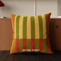 Cuscino decorativo a righe stile Bauhaus retrò dettaglio, design geometrico colorato. - Stampa Bifacciale 35x35cm (Copertura Senza Imbottitura) / Bush Stripe - Verde