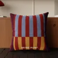 Fodera per cuscino a righe stile Bauhaus retrò, copricuscino quadrato colorato per divano e letto casa. - Stampa Bifacciale 35x35cm (Copertura Senza Imbottitura) / Bush Stripe - Viola Giallo