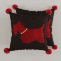 Juego de dos cojines cuadrados decorativos con pompones rojos y silueta de perro. - Estampado de Doble Cara 35x35cm (Fundas Sin Relleno) / Negro con pompón rojo