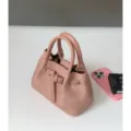 Bolso de mano mini estructurado rosa con asas y elegante cierre de hebilla de cinturón. - Sin colgante / Rosa
