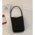 Bolso tipo cubo de hombro de cuero negro minimalista, bolso versátil y moderno para mujer. - Sin colgante / Negro