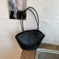 Bolso de hombro tejido para mujer, elegante bolso negro, variante de bolso casual. - Sin colgante / Negro