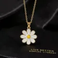 Gouden ketting met witte emaille margriet hanger en geel centrum, elegante sieraden. - Oliedruppel Bloemenketting / Goud