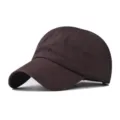 Primo piano del cappellino da baseball in cotone marrone scuro non strutturato con visiera cu - Regolabile / Caffè
