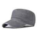 Close-up van grijze gewassen katoenen militaire platte pet, casual outdoor stijl. - Verstelbaar / Grijs