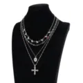 Ensemble de collier superposé à quatre couches pour hommes avec des étoiles et croix en pierres. - Or blanc