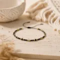 Μοντέρνο κομψό boho ρυθμιζόμενο βραχιόλι με μαύρες και χρυσές χάντρες για γυναίκες. - Στυλ 1