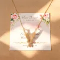 Elegante collana con catena in oro esposta su un bel biglietto floreale, ideale. - Collana (Con Cartolina) / Oro Opaco