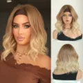 Blonde Ombre Stirnband Perücke für Damen kurze lockige synthetische hitzebeständige Haare - Kamel-Ombre-Verlauf