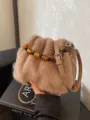 Bolso cubo de pelo sintético para mujer, bolso de mano suave peludo con cuentas y correa cruzada. - Sólido Marrón