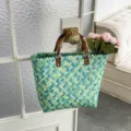 Blau grüne geflochtene Strohtasche mit Bambusgriff, lässige Strandtasche für Damen neu. - Klein (Ohne Anhänger) / Grün