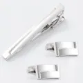 Ensemble pince à cravate et boutons de manchette argentés, design géométrique poli pour hommes. - Argent