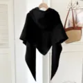Cape châle triangulaire tricotée à capuche noire pour femmes, détail de vêtement d'hiver chaud. - Noir