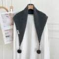 Écharpe triangulaire en tricot gris foncé pour femmes avec pompons, châle chaud d'hiver. - Noir et Gris